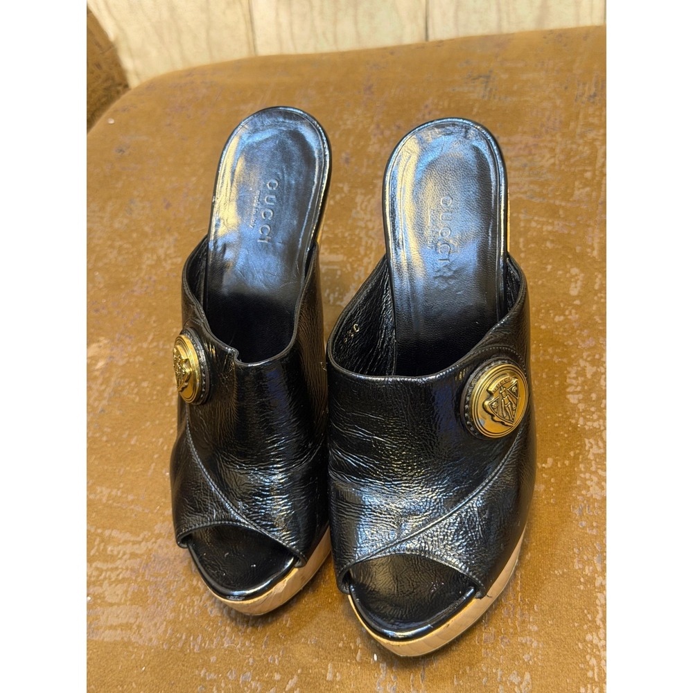 Gucci Black Patent Leather Wood Platform Crest Mules 212592 Size 36.5